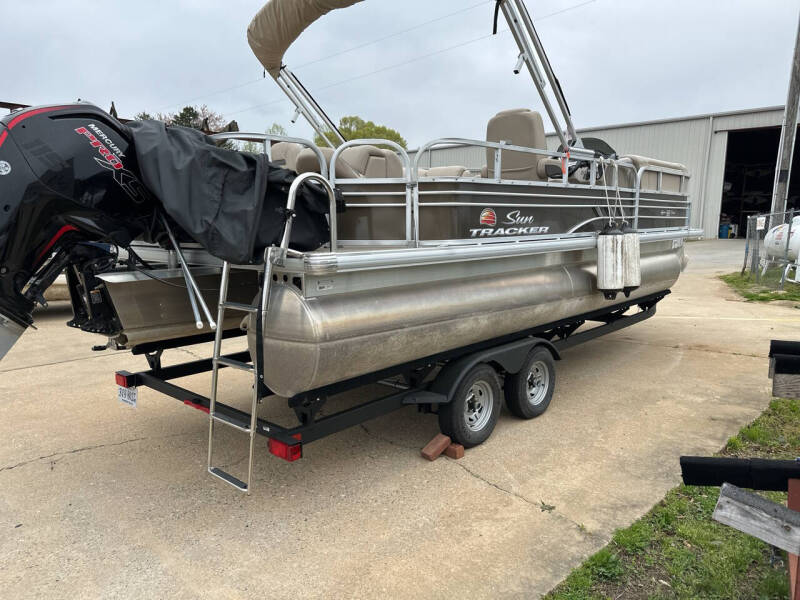 2023 Tracker Sport Fish 22 DLX