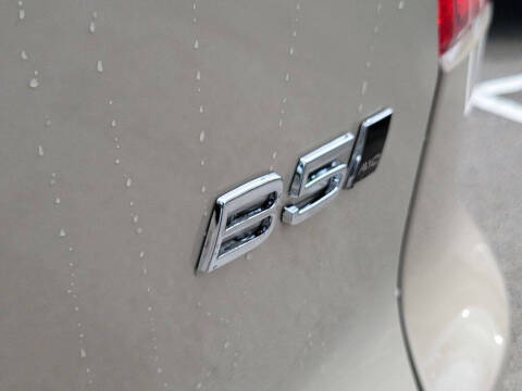 2026 Volvo XC40 B5 Core