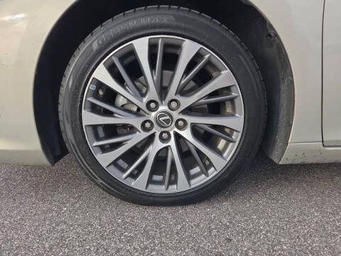2019 Lexus ES 300h
