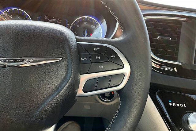 2022 Chrysler Voyager LX