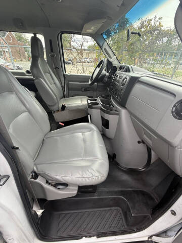 2013 Ford E-Series E-350 SD XLT