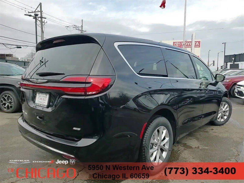 2025 Chrysler Pacifica Select