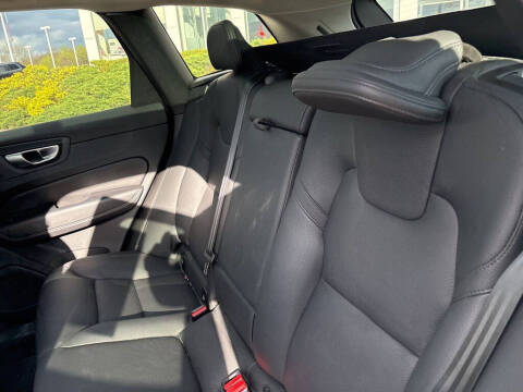2024 Volvo XC60 B5 Plus Dark Theme
