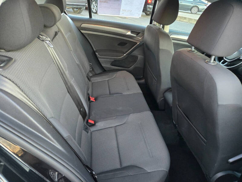 2018 Volkswagen Golf TSI S