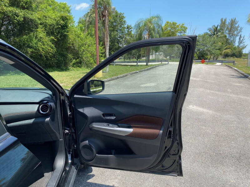 2020 Nissan Kicks SR