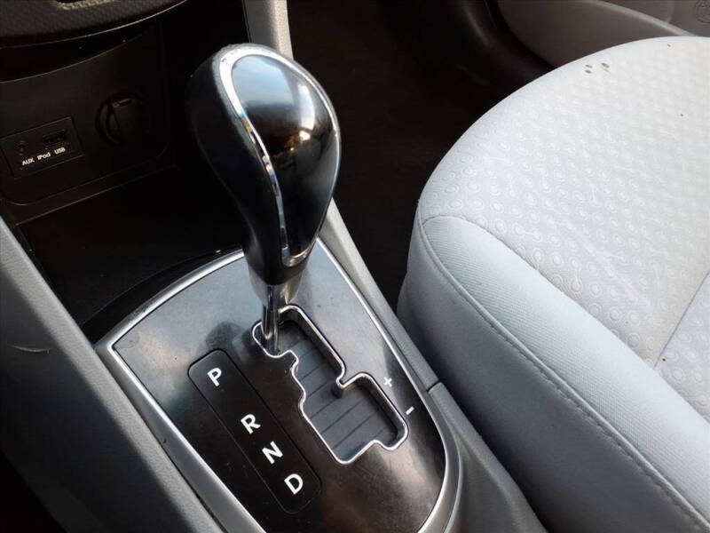 2012 Hyundai Accent SE