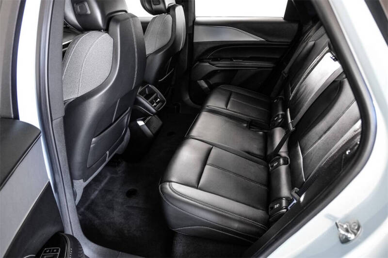 2024 Cadillac LYRIQ Tech