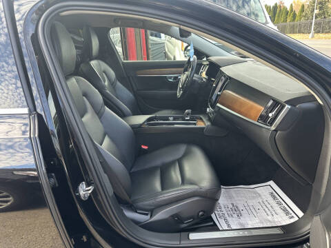 2022 Volvo S90 B6 Momentum