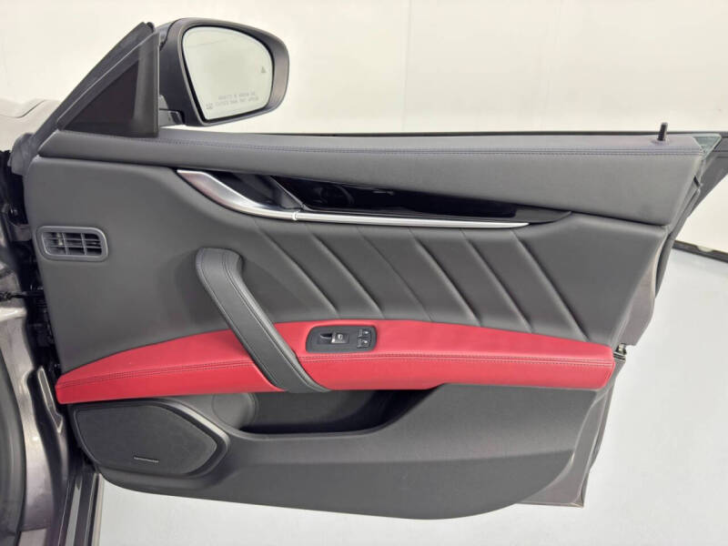 2023 Maserati Ghibli Modena Q4