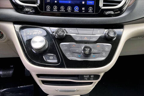 2017 Chrysler Pacifica Touring-L