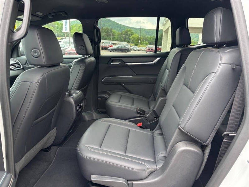 2024 GMC Acadia Elevation