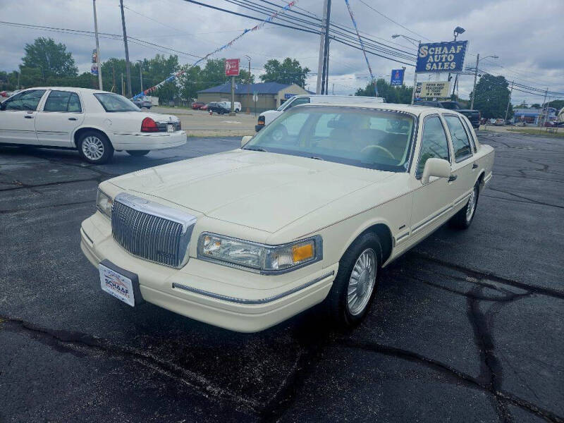1995 Lincoln Town Car's photo