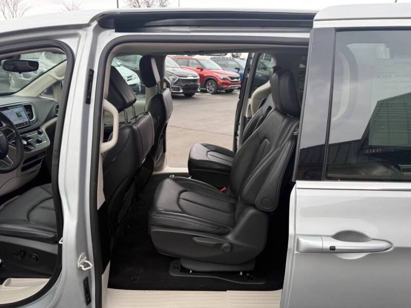 2024 Chrysler Pacifica Plug-In Hybrid Select