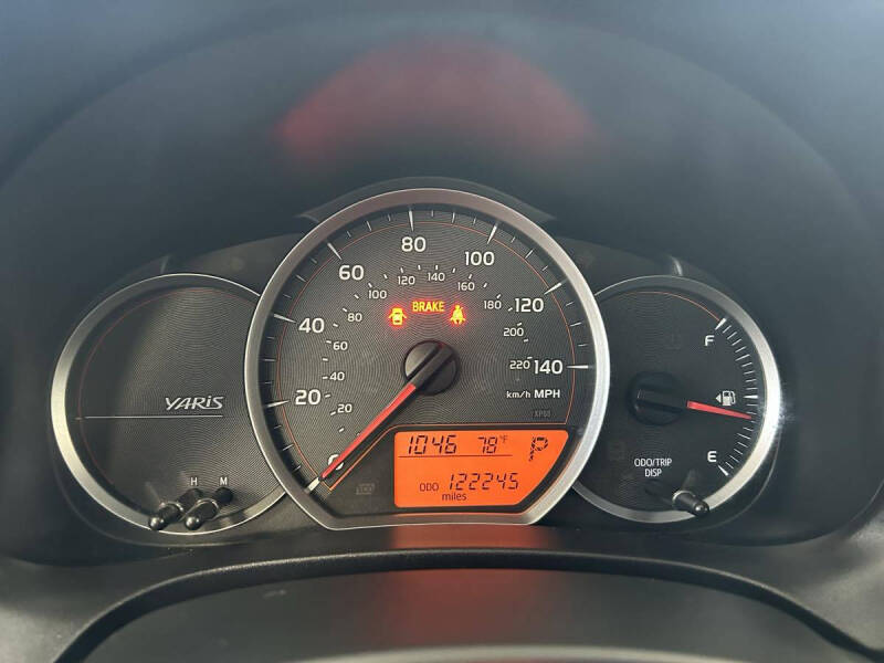 2012 Toyota Yaris 5-Door LE