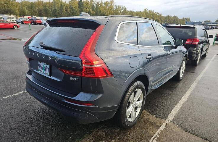 2022 Volvo XC60 B5 Momentum