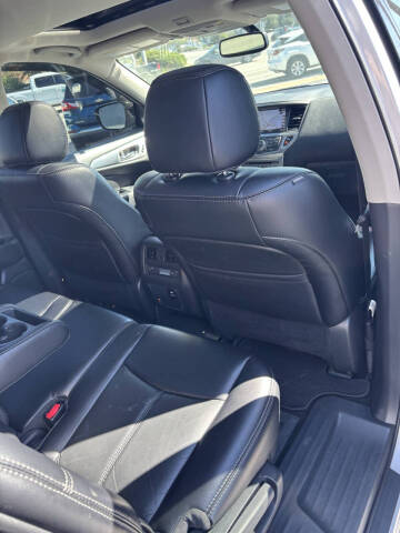 2017 Nissan Pathfinder SL