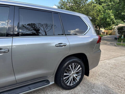 2019 Lexus LX 570 Three-Row