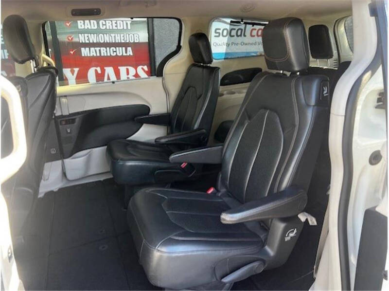 2017 Chrysler Pacifica Touring-L Plus