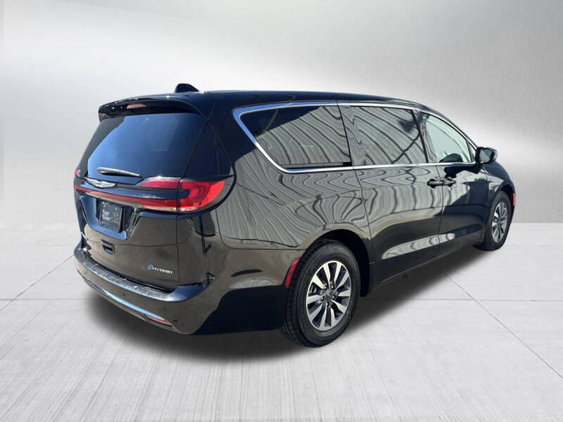 2024 Chrysler Pacifica Plug-In Hybrid Select