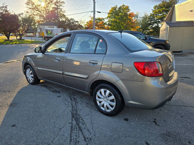 2011 Kia Rio for sale at QUEENSGATE AUTO SALES in York, PA