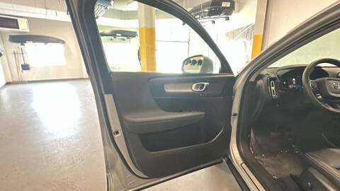 2023 Volvo XC40 B5 Plus Bright Theme
