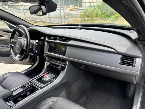 2016 Jaguar XF R-Sport