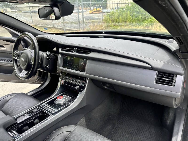 2016 Jaguar XF R-Sport