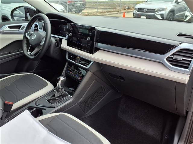 2025 Volkswagen Taos SE