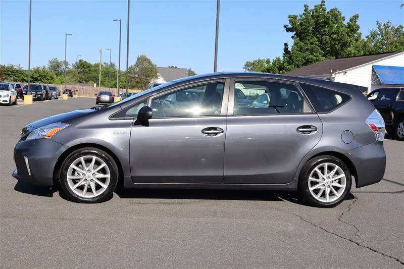 2014 Toyota Prius v Five