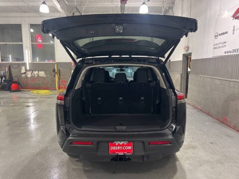 2025 Nissan Pathfinder SV