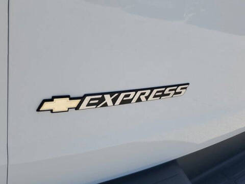 2025 Chevrolet Express LT 3500