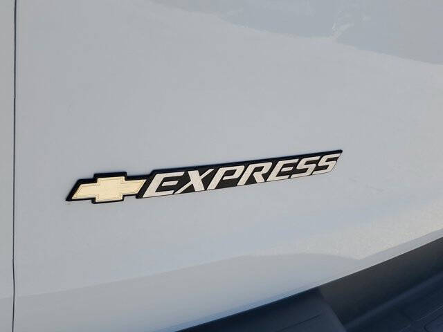 2025 Chevrolet Express LT 3500