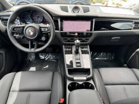 2025 Porsche Macan T