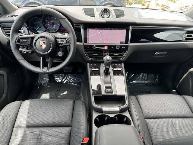 2025 Porsche Macan T