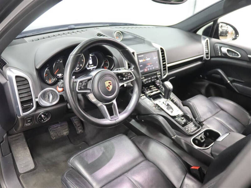 2017 Porsche Cayenne Platinum Edition