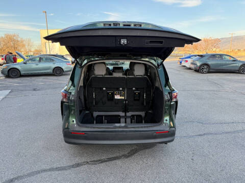 2024 Toyota Sienna LE 8-Passenger