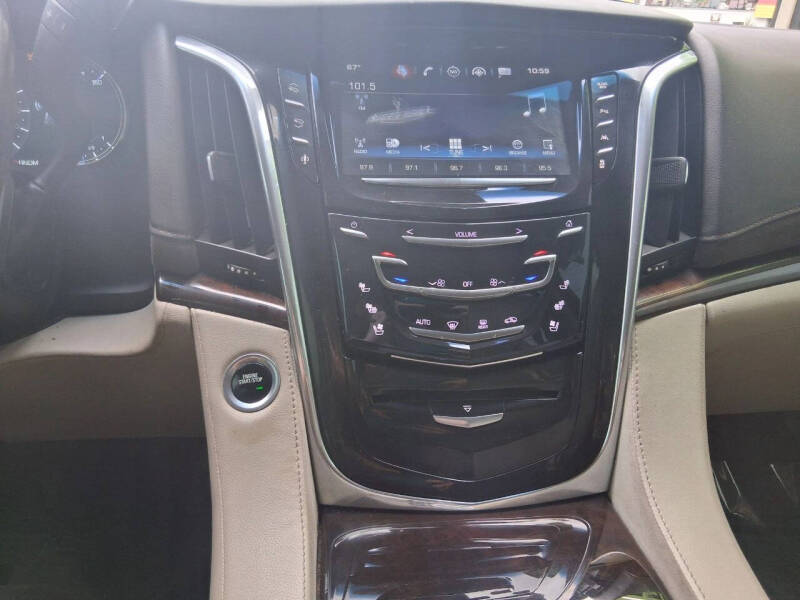 2016 Cadillac Escalade Luxury Collection