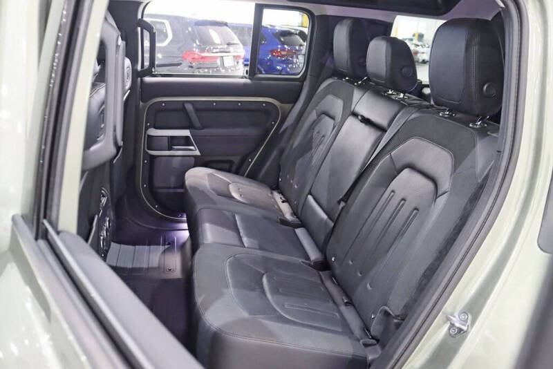 2020 Land Rover Defender 110 SE