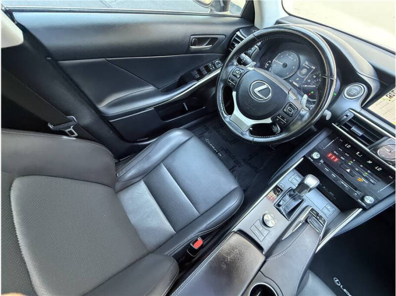 2017 Lexus IS 200t