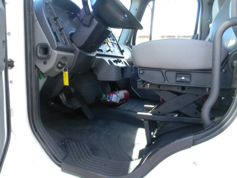 2019 Freightliner M2 106