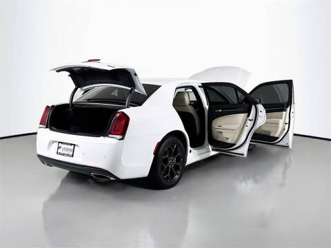 2023 Chrysler 300 Touring L