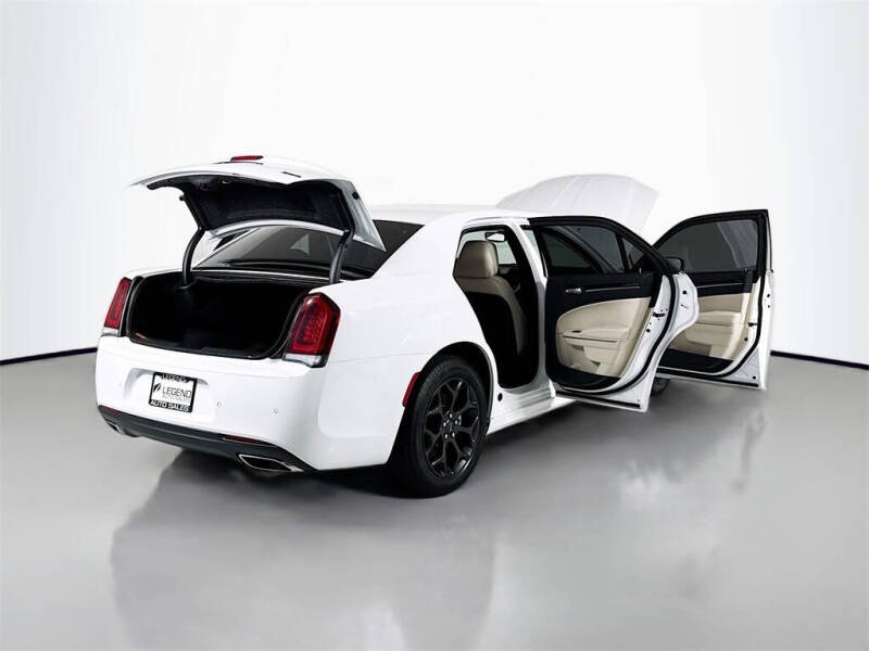 2023 Chrysler 300 Touring L