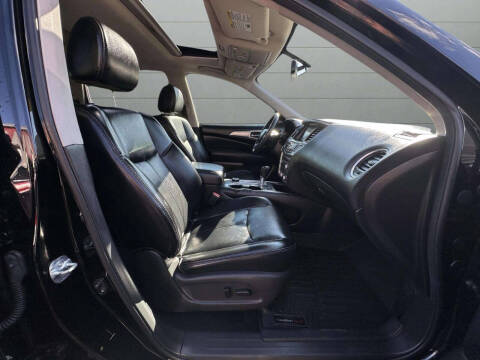 2017 Nissan Pathfinder SL