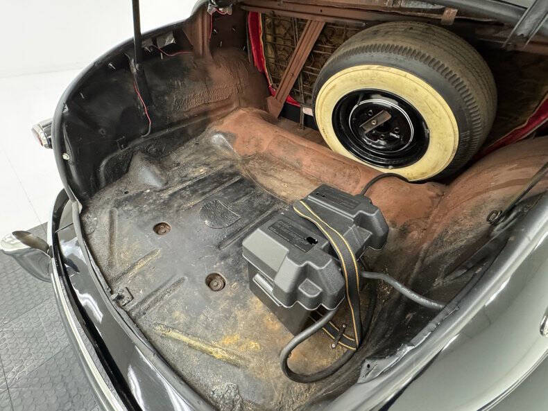 1948 Ford Super Deluxe