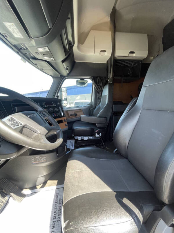 2022 Freightliner Cascadia