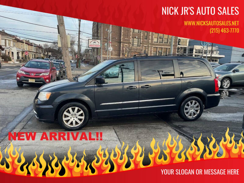 2014 Chrysler Town & Country Touring's photo