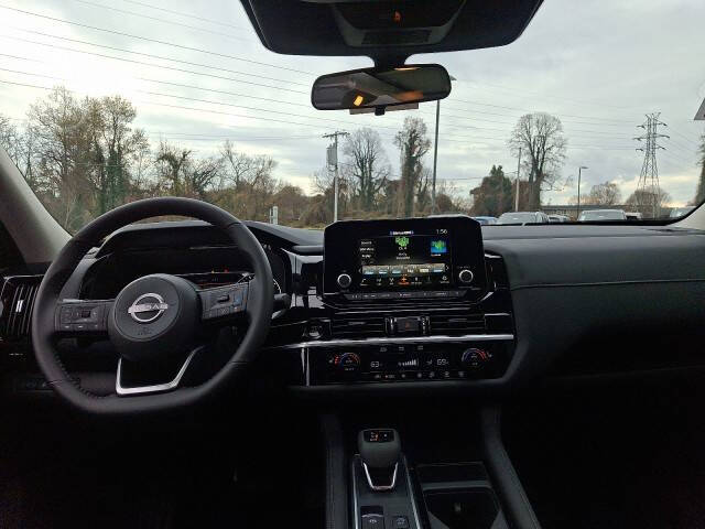 2025 Nissan Pathfinder SV