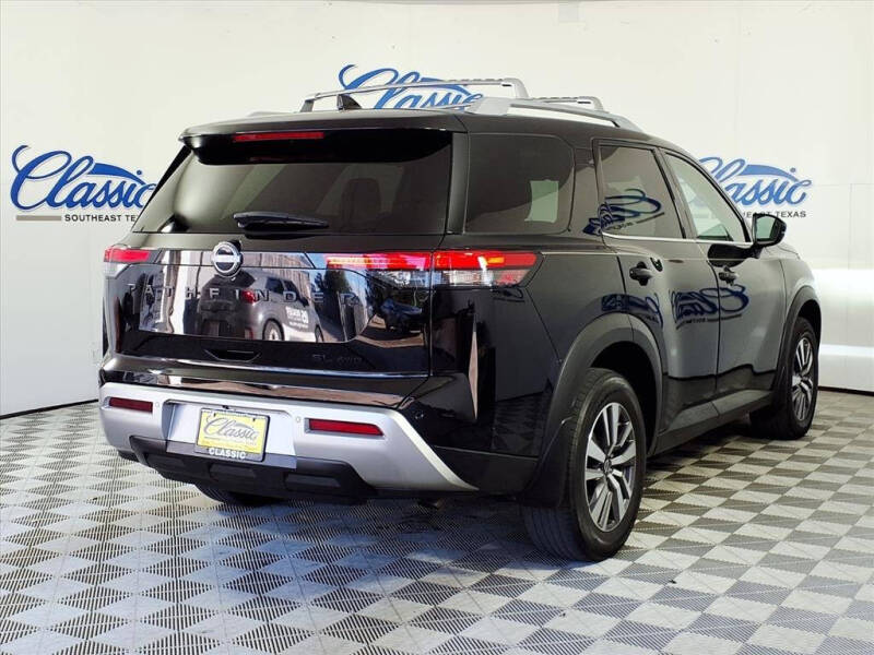 2023 Nissan Pathfinder SL