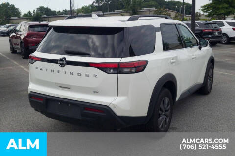 2024 Nissan Pathfinder SV