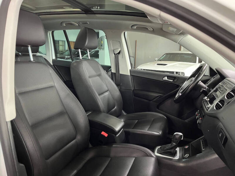 2015 Volkswagen Tiguan SE photo 32